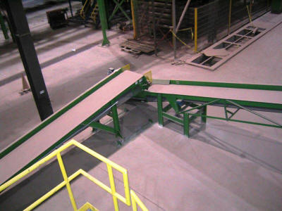 Slider-bed belt conveyor for handling clay scrap.